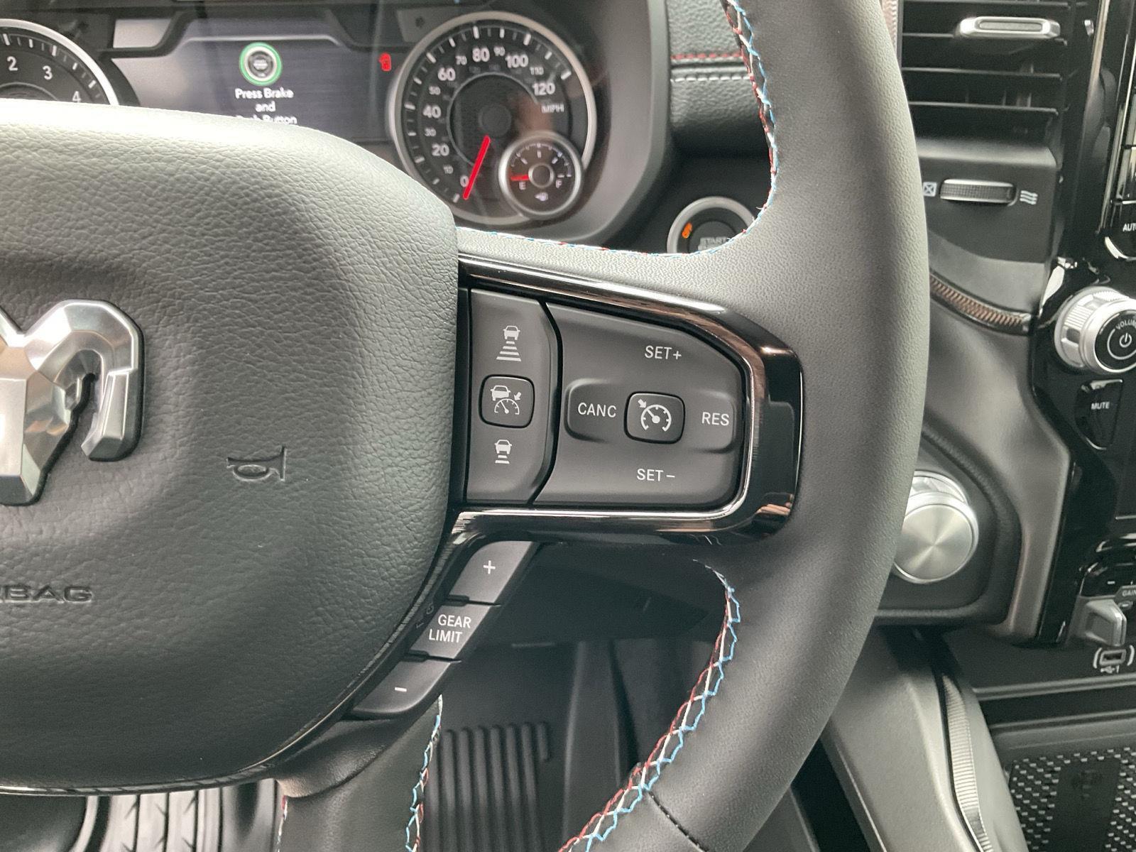Vehicle photo 11