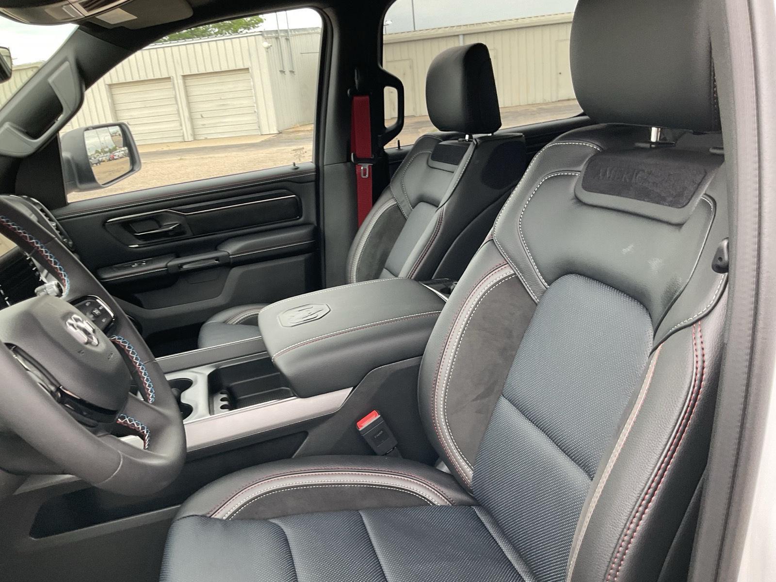 Vehicle photo 15