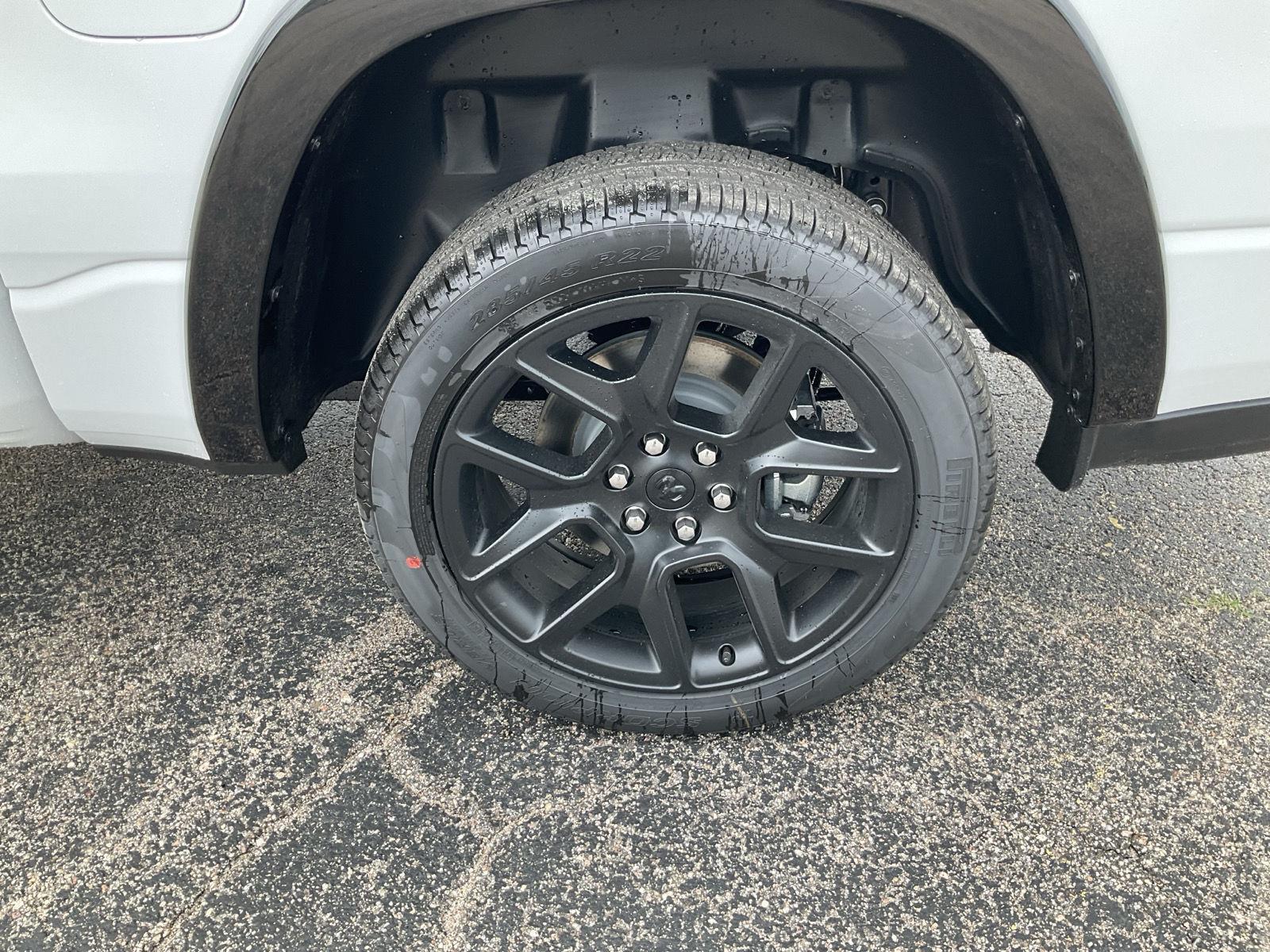 Vehicle photo 19