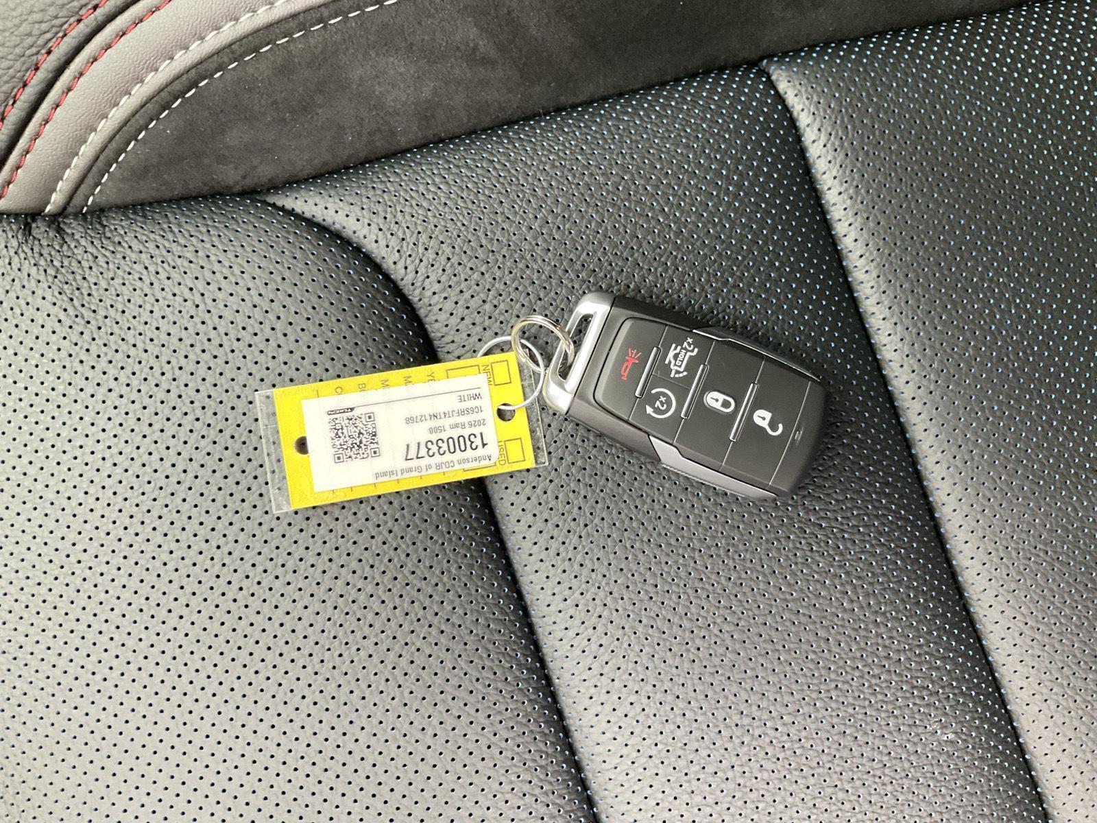 Vehicle photo 22