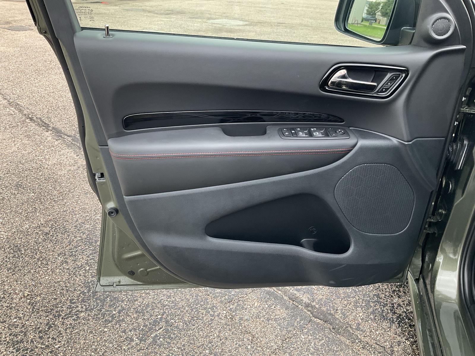 Vehicle photo 13