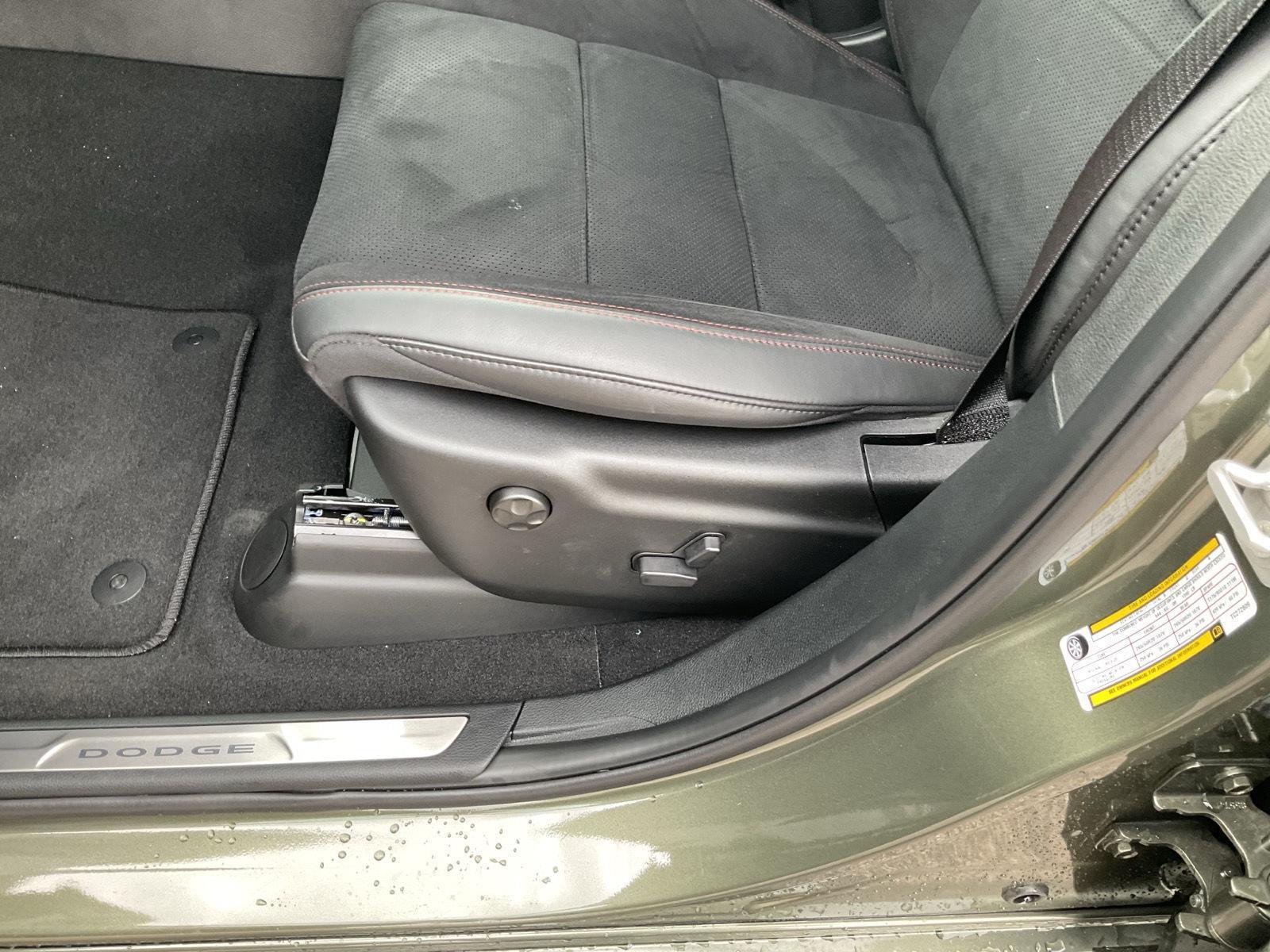 Vehicle photo 17