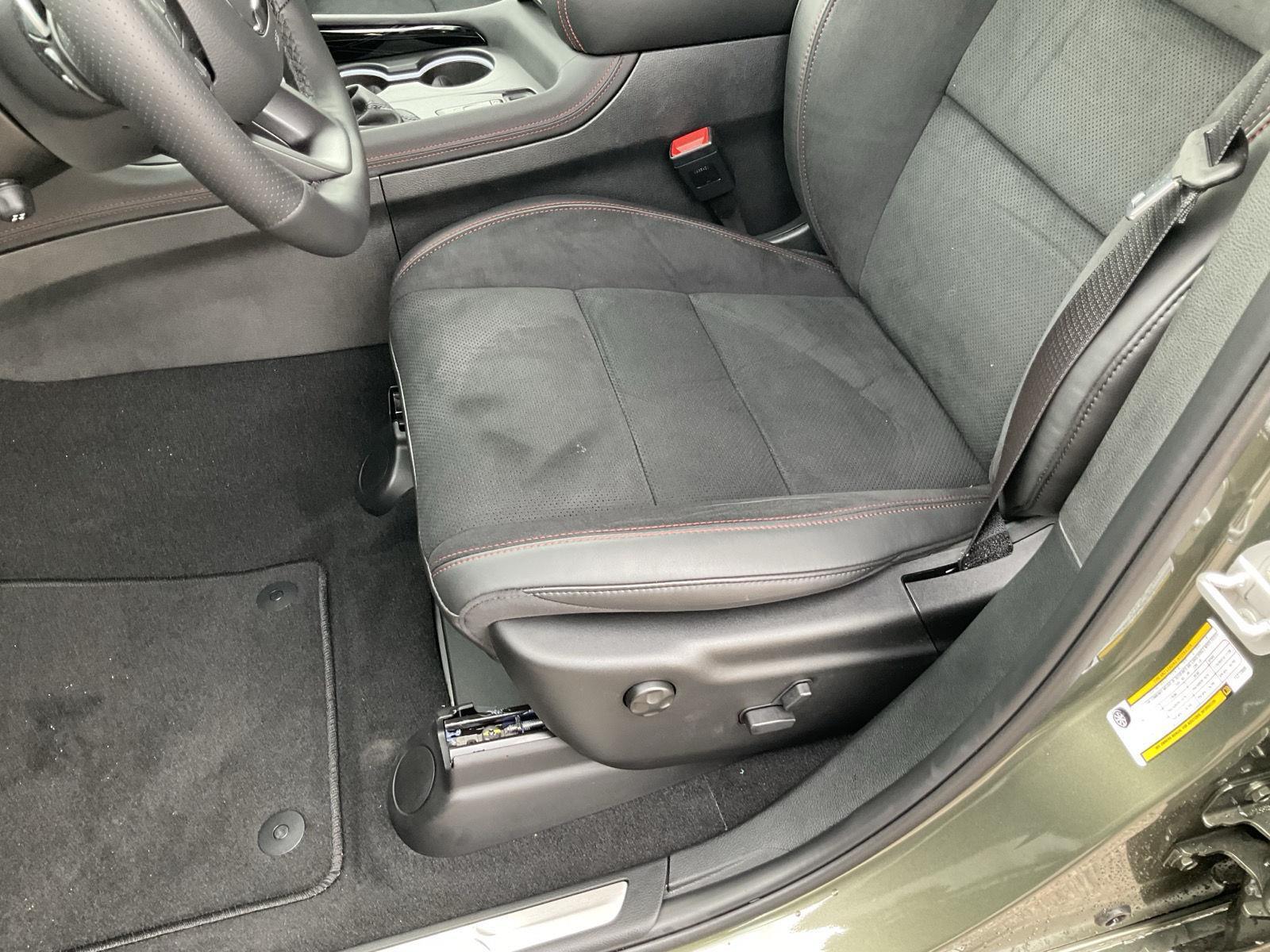 Vehicle photo 18