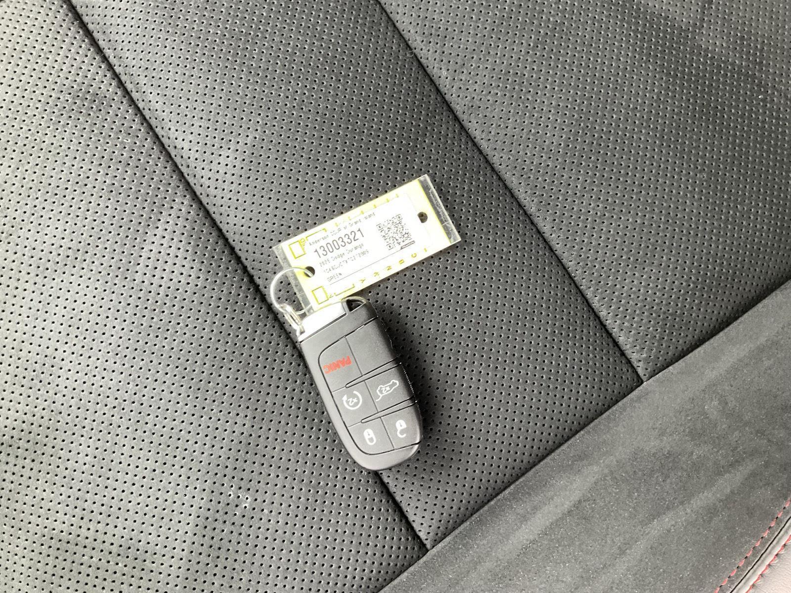 Vehicle photo 23