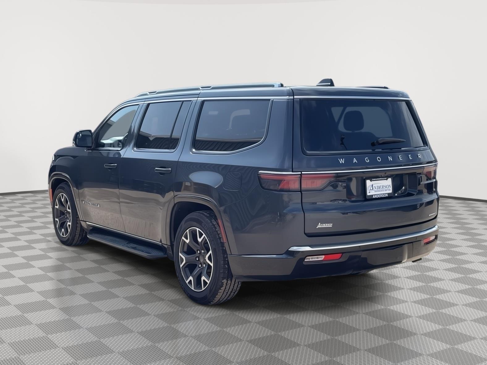 Vehicle photo 4
