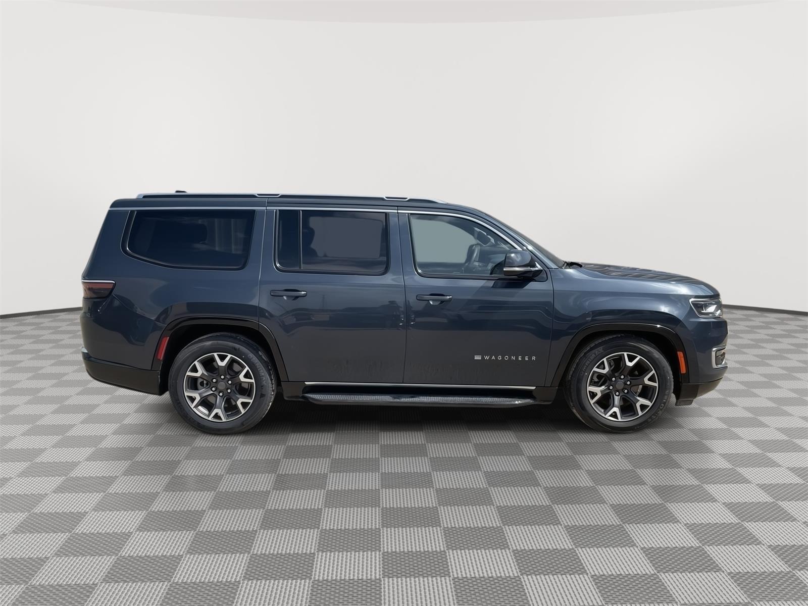Vehicle photo 7