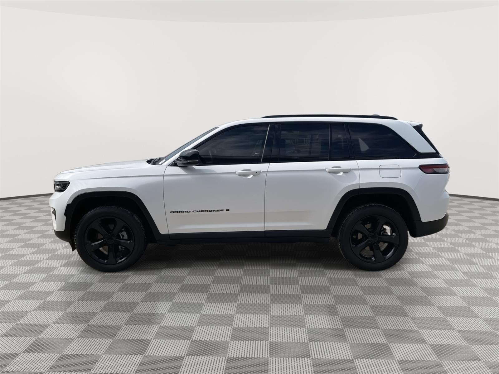 Vehicle photo 2