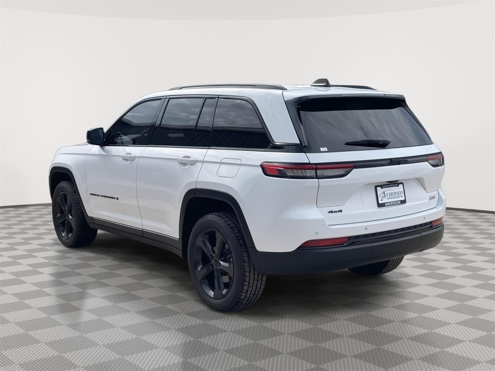 Vehicle photo 4