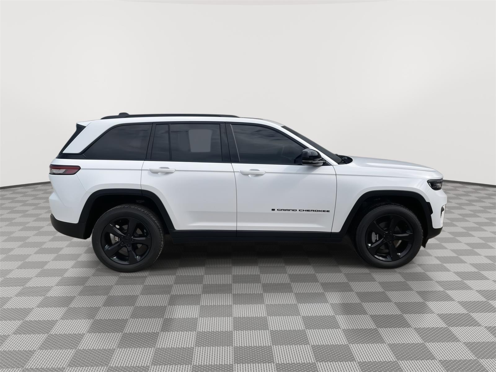 Vehicle photo 7