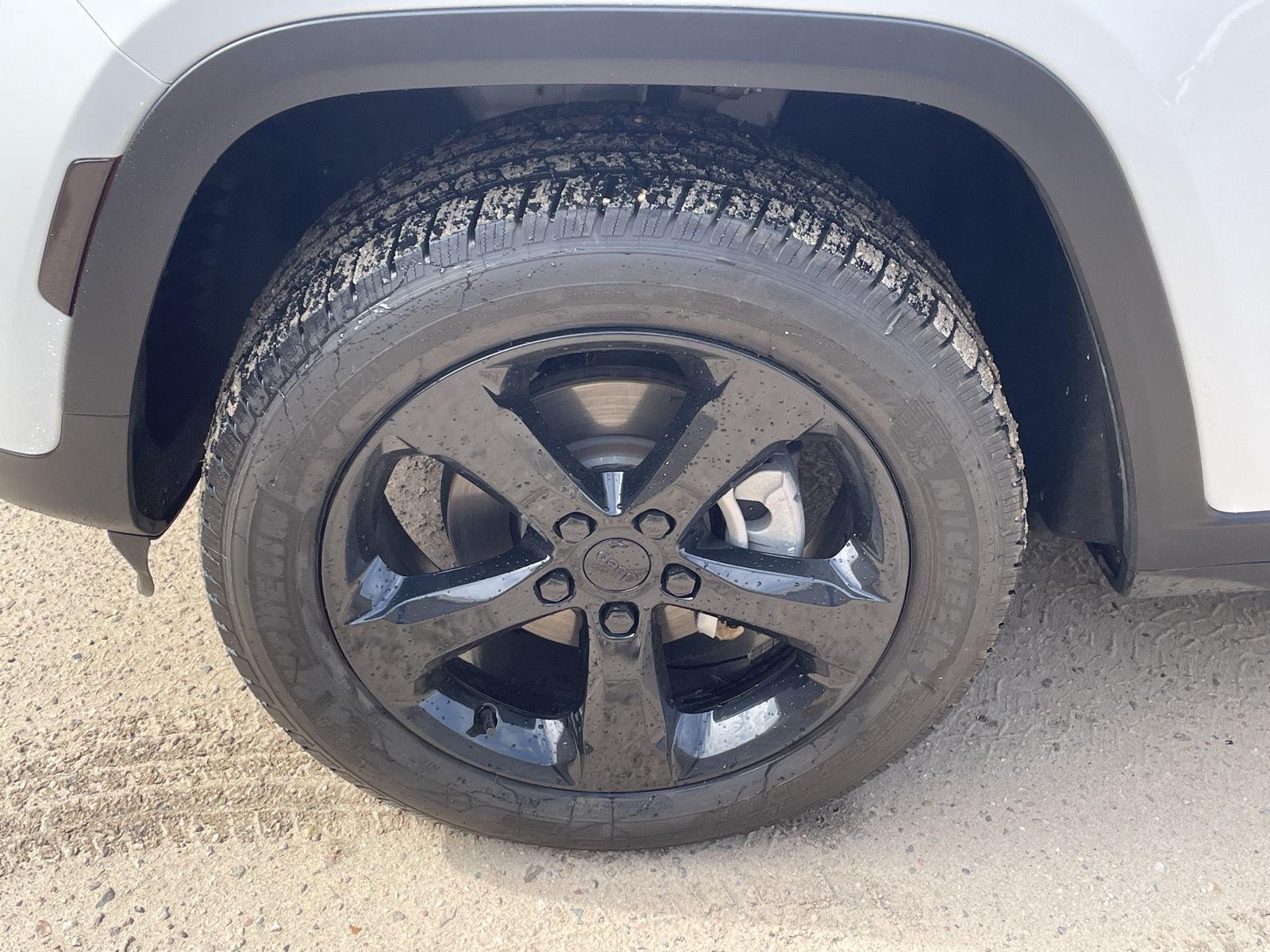 Vehicle photo 10