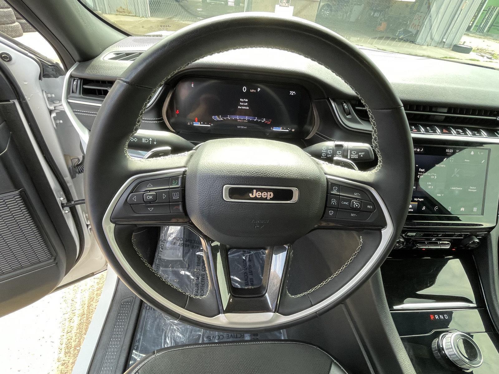 Vehicle photo 13