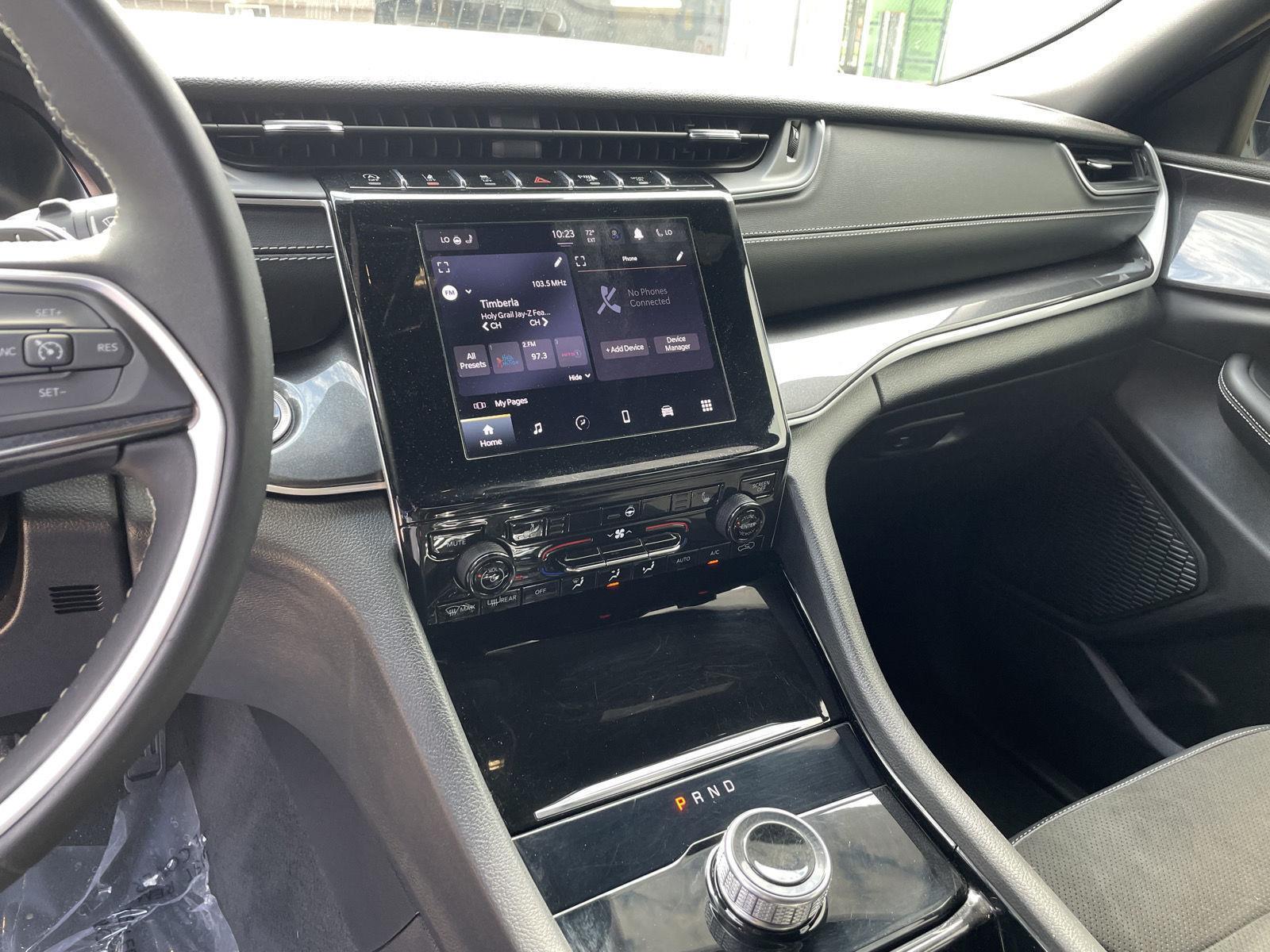 Vehicle photo 14