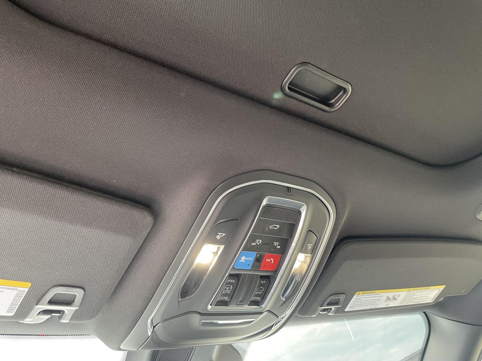 Vehicle photo 16
