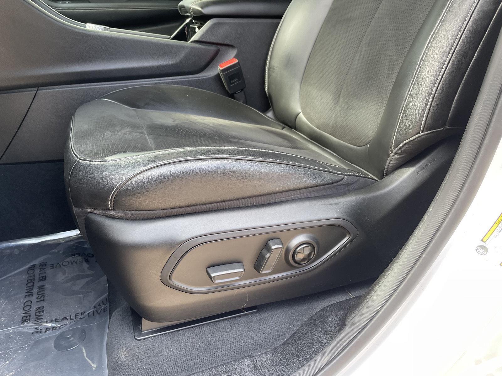 Vehicle photo 17
