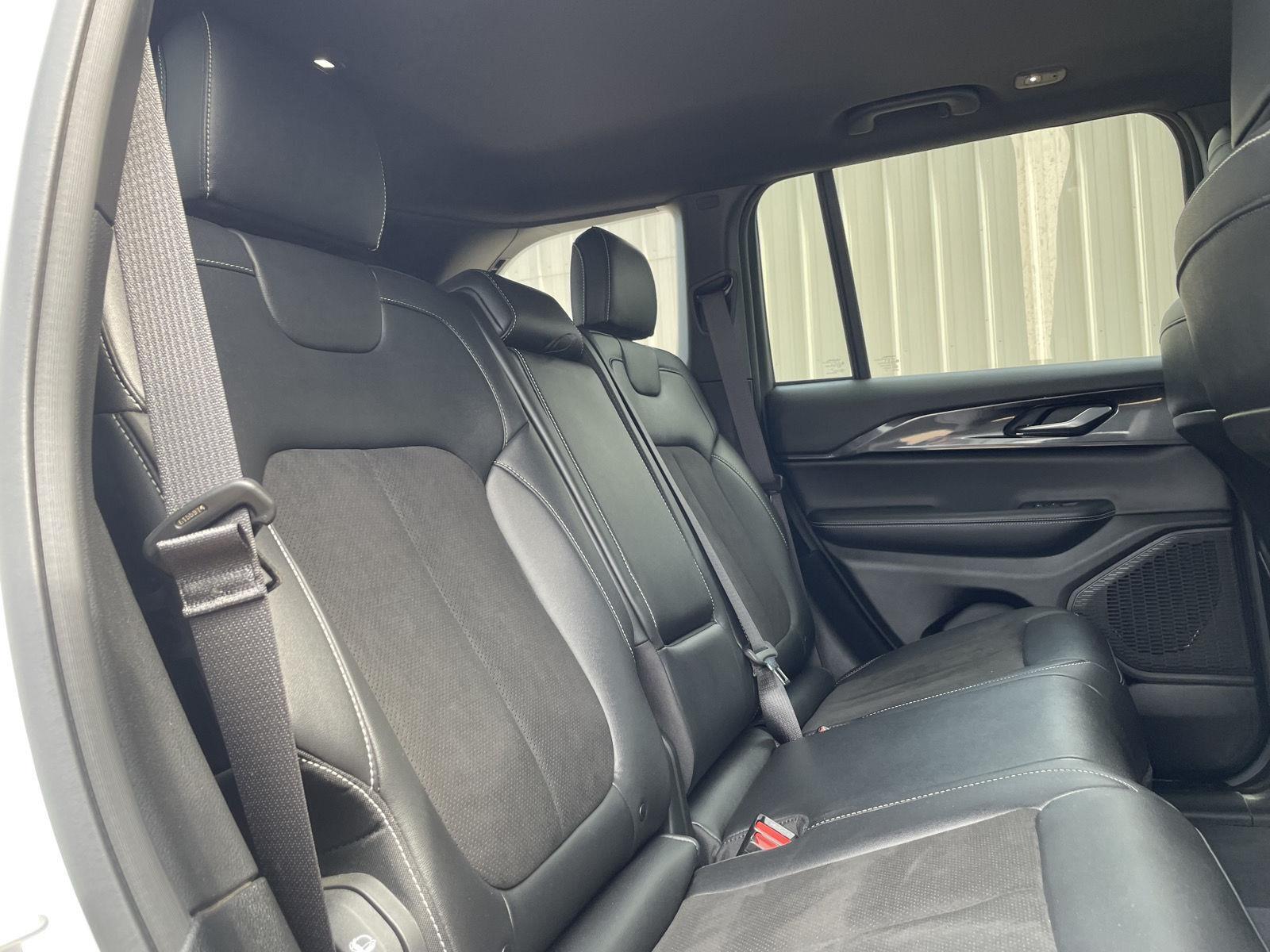 Vehicle photo 19