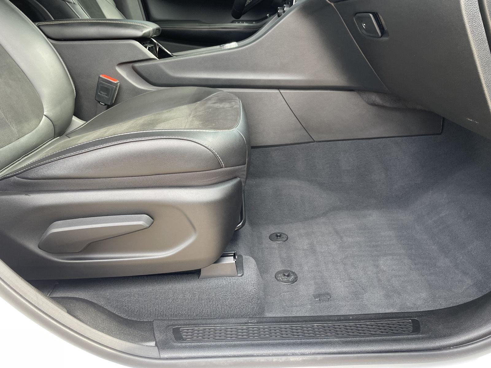 Vehicle photo 20