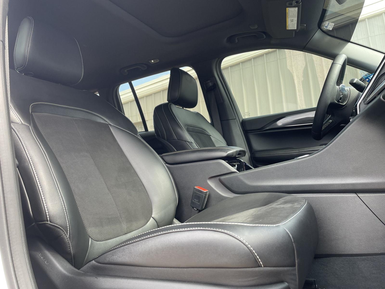 Vehicle photo 21