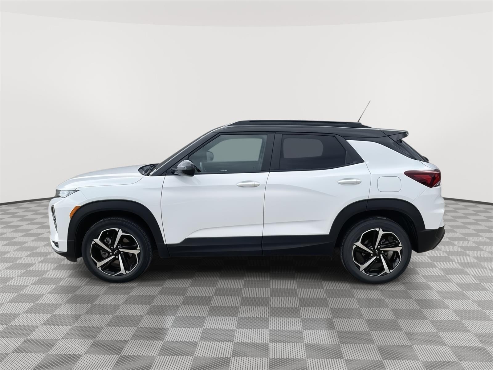 Vehicle photo 2