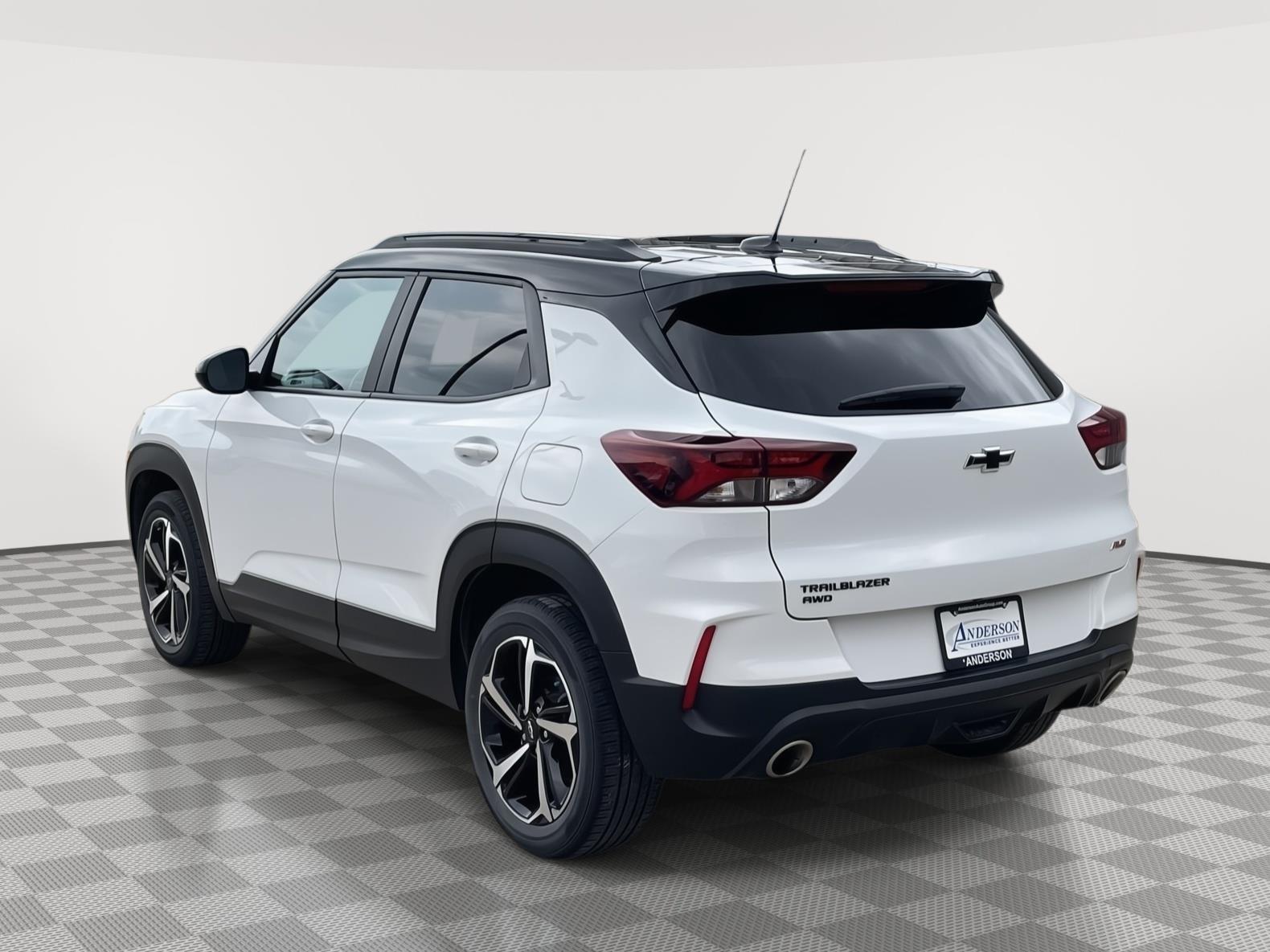 Vehicle photo 4