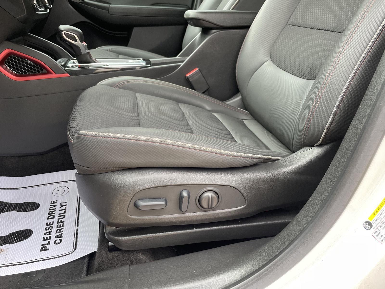 Vehicle photo 17