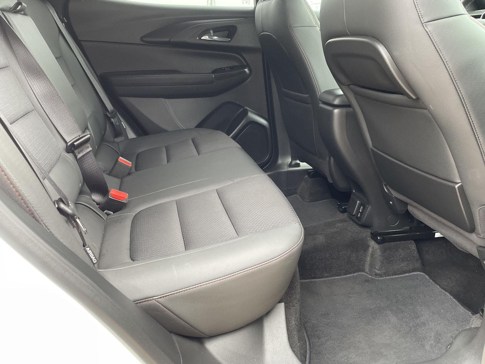 Vehicle photo 18