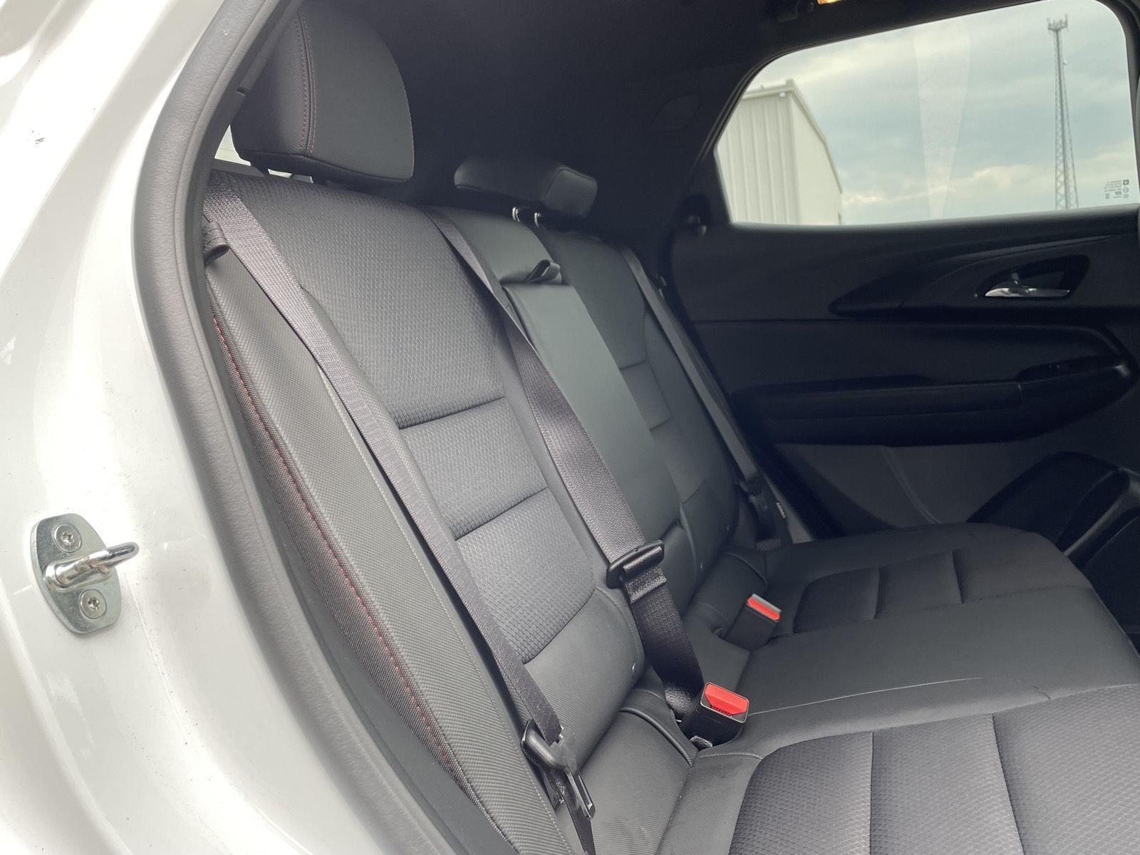 Vehicle photo 19