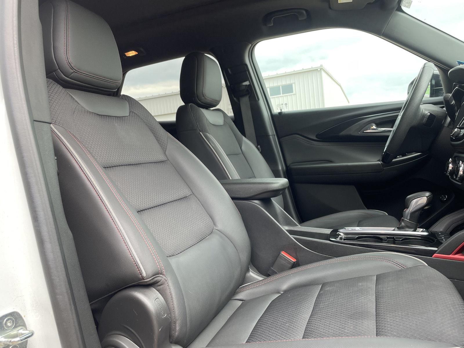 Vehicle photo 21
