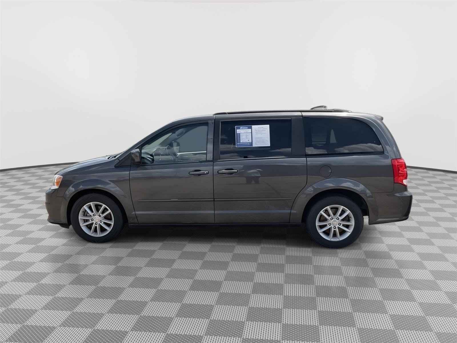 Vehicle photo 4