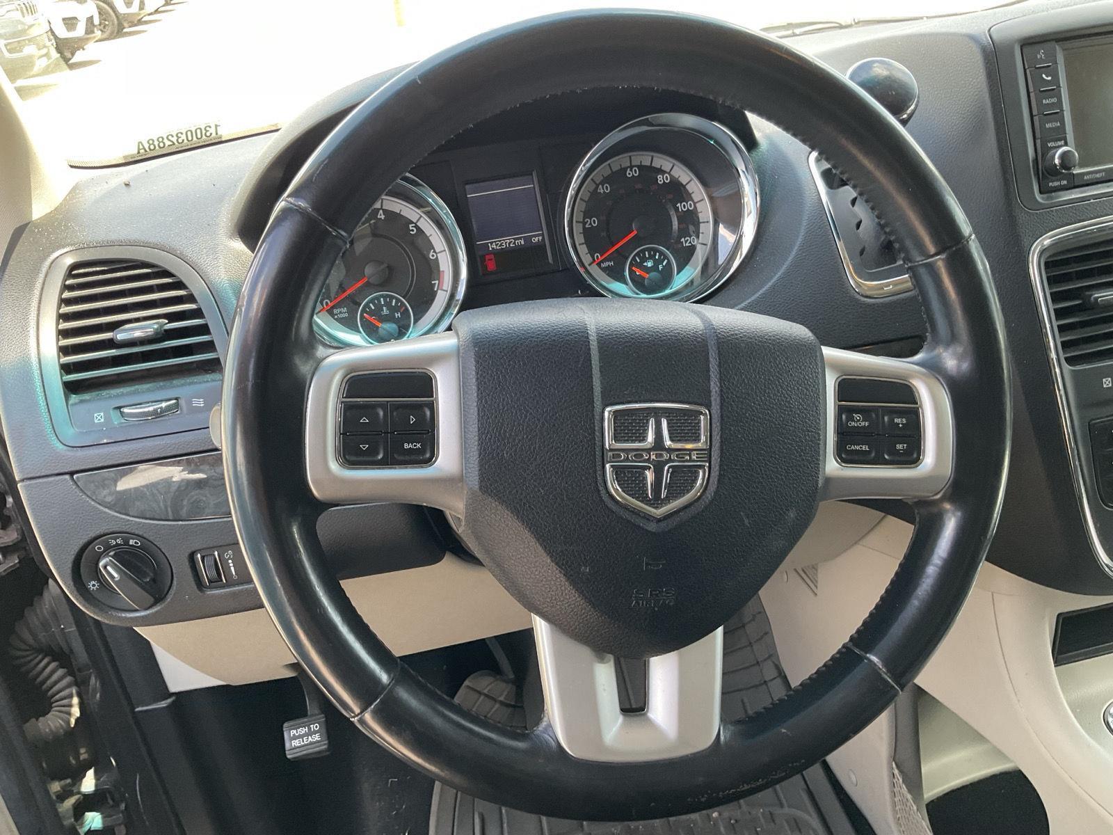 Vehicle photo 6