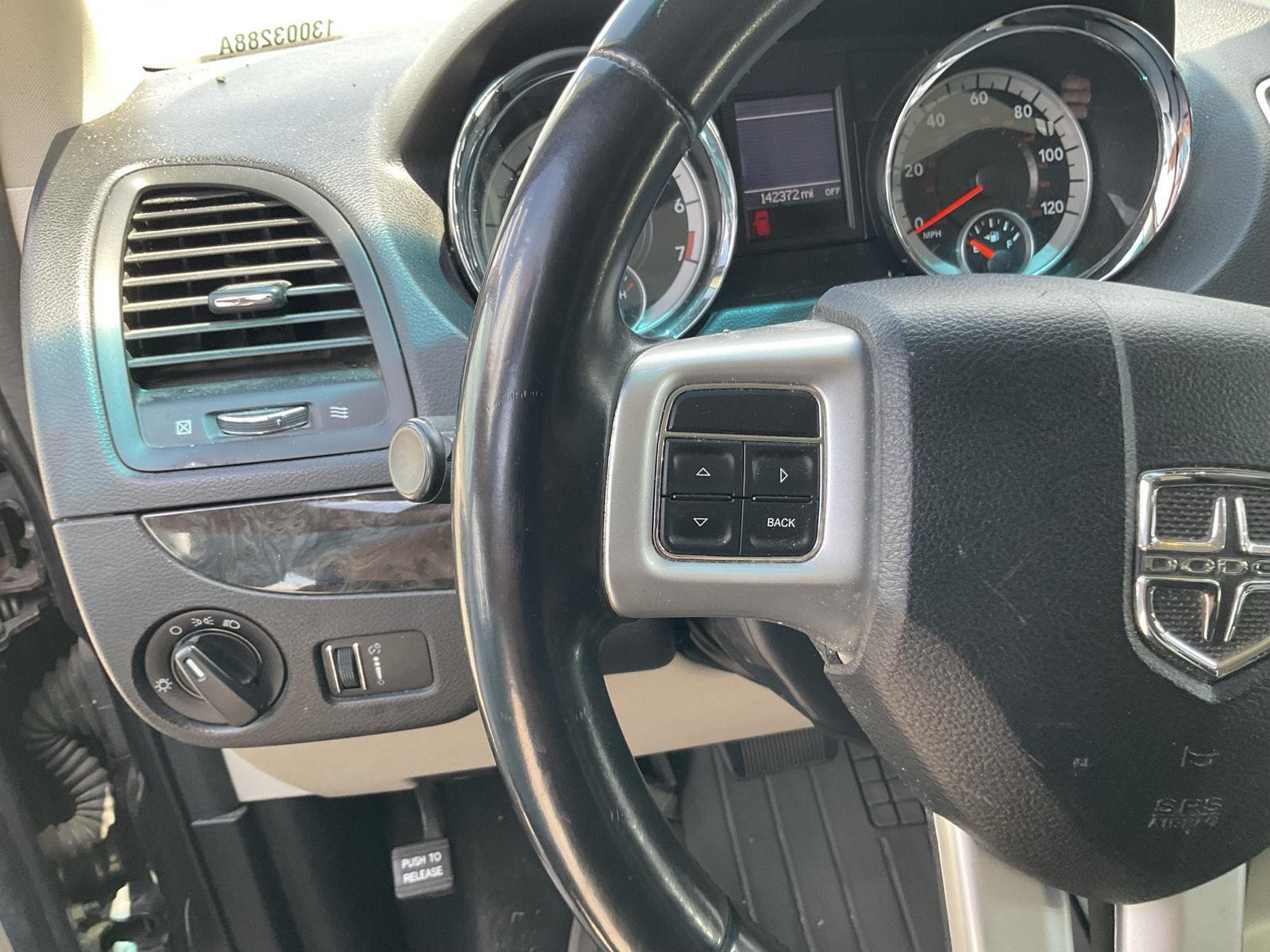 Vehicle photo 7