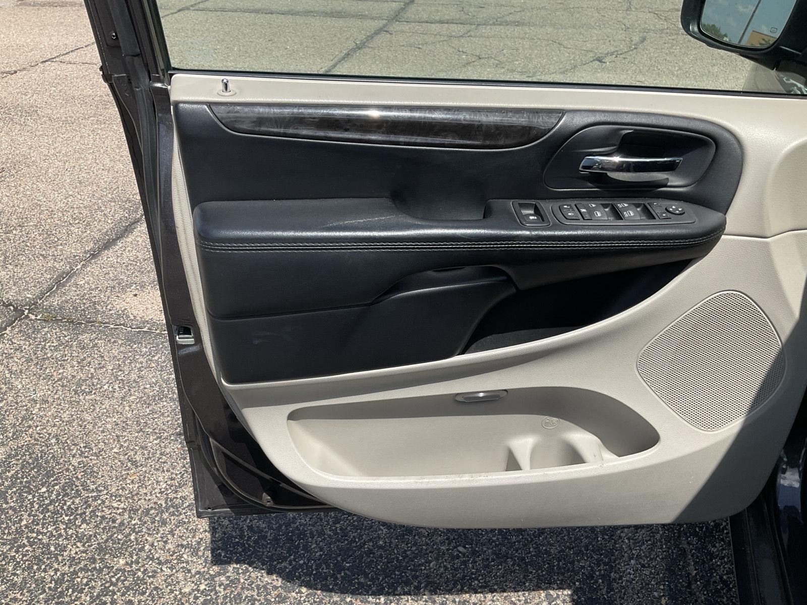 Vehicle photo 10