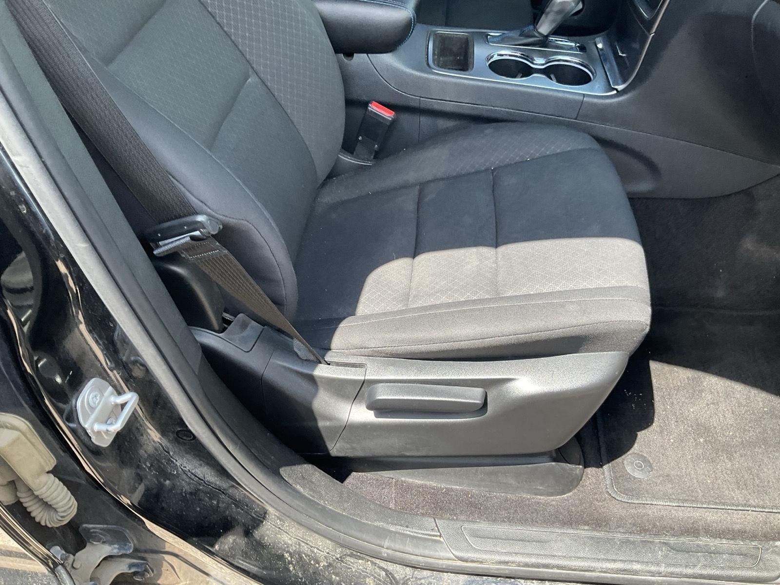 Vehicle photo 6