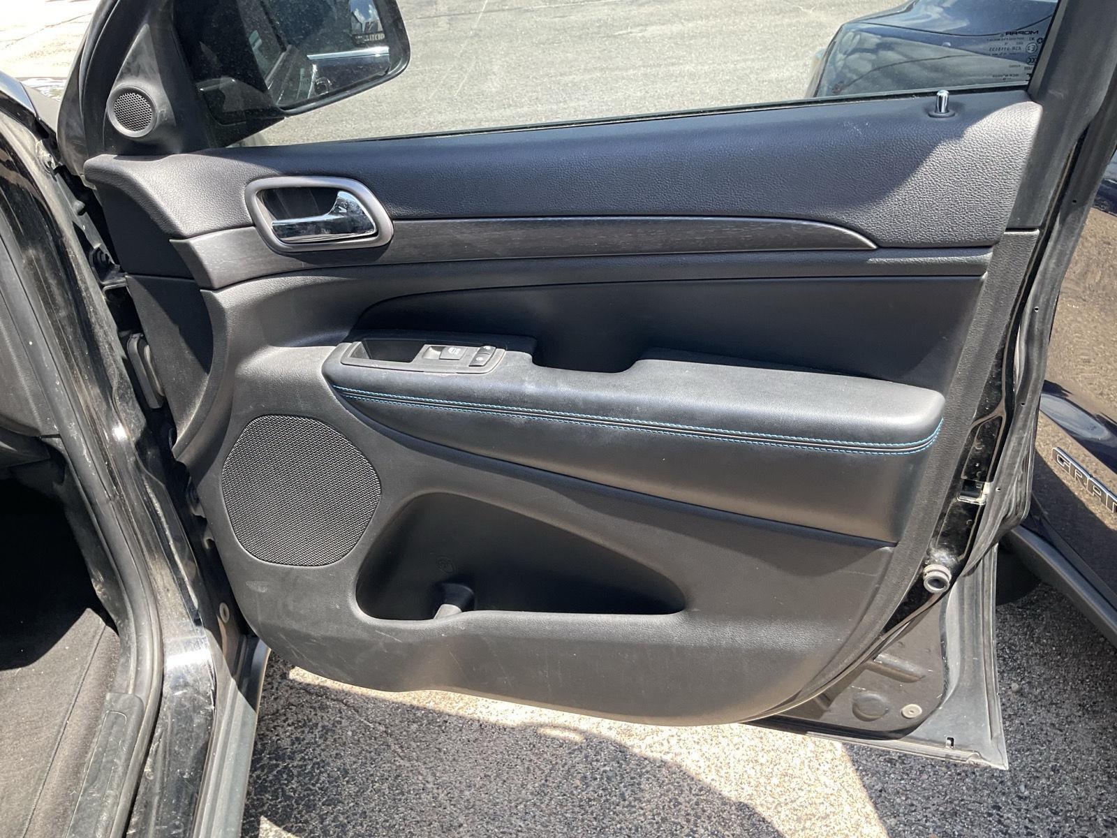 Vehicle photo 7
