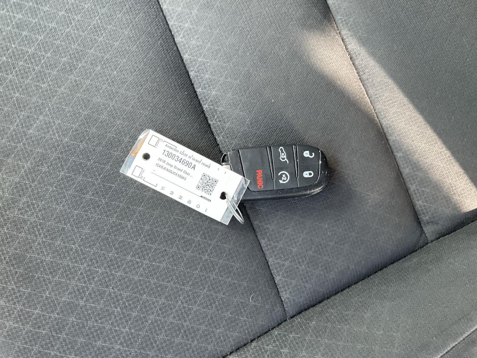 Vehicle photo 14