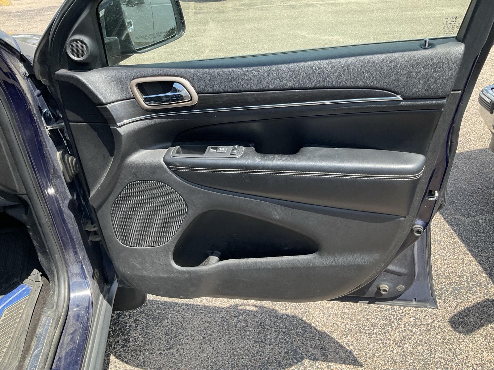 Vehicle photo 6