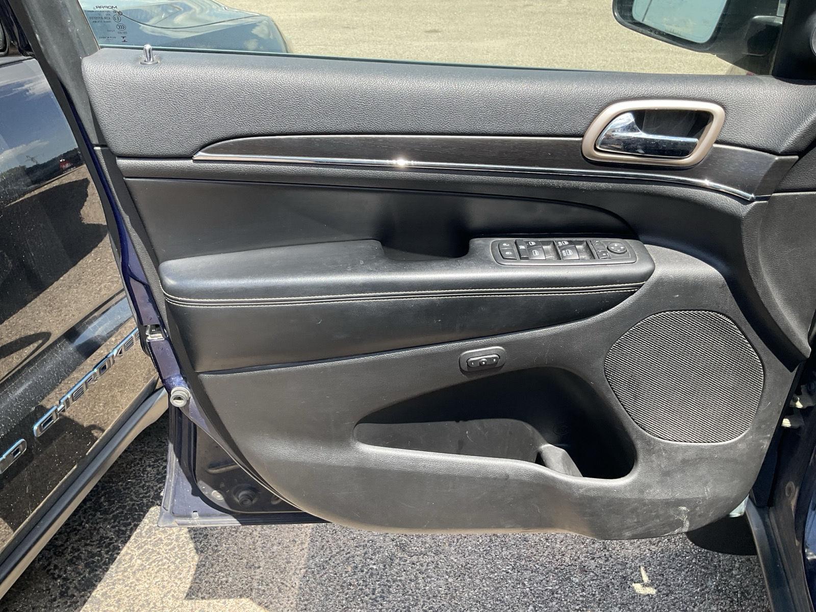 Vehicle photo 10