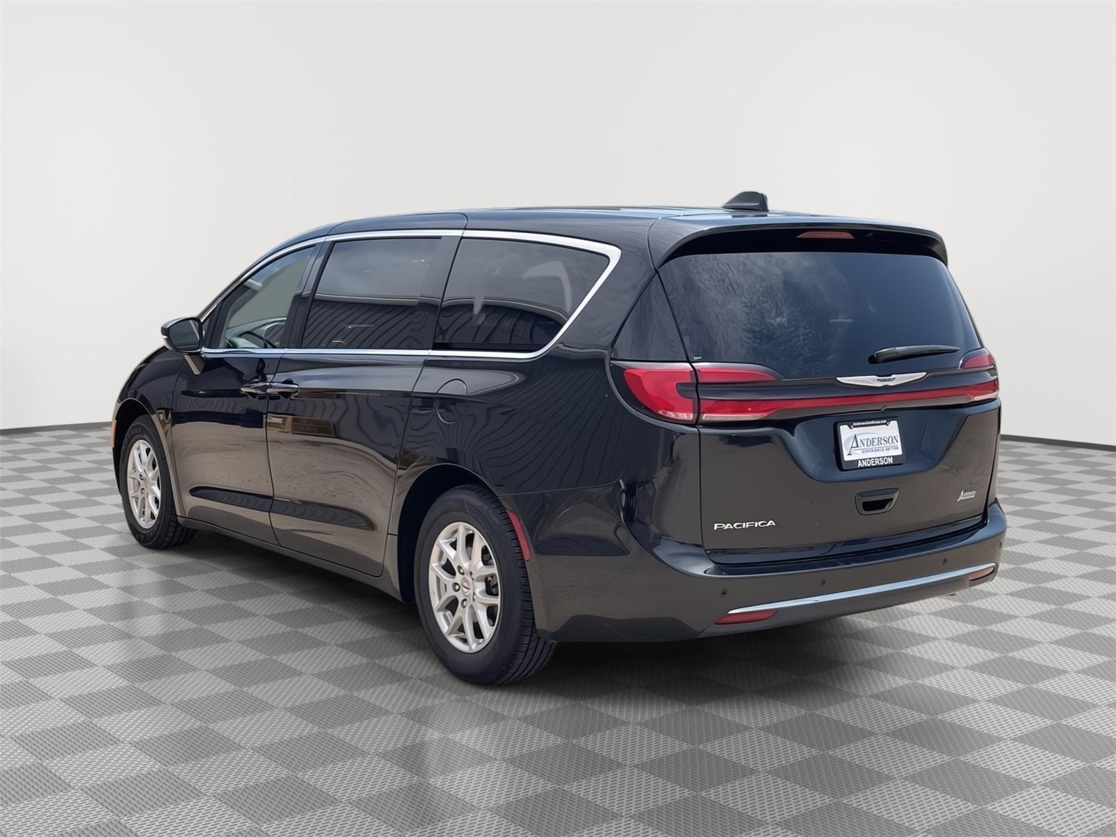 Vehicle photo 4