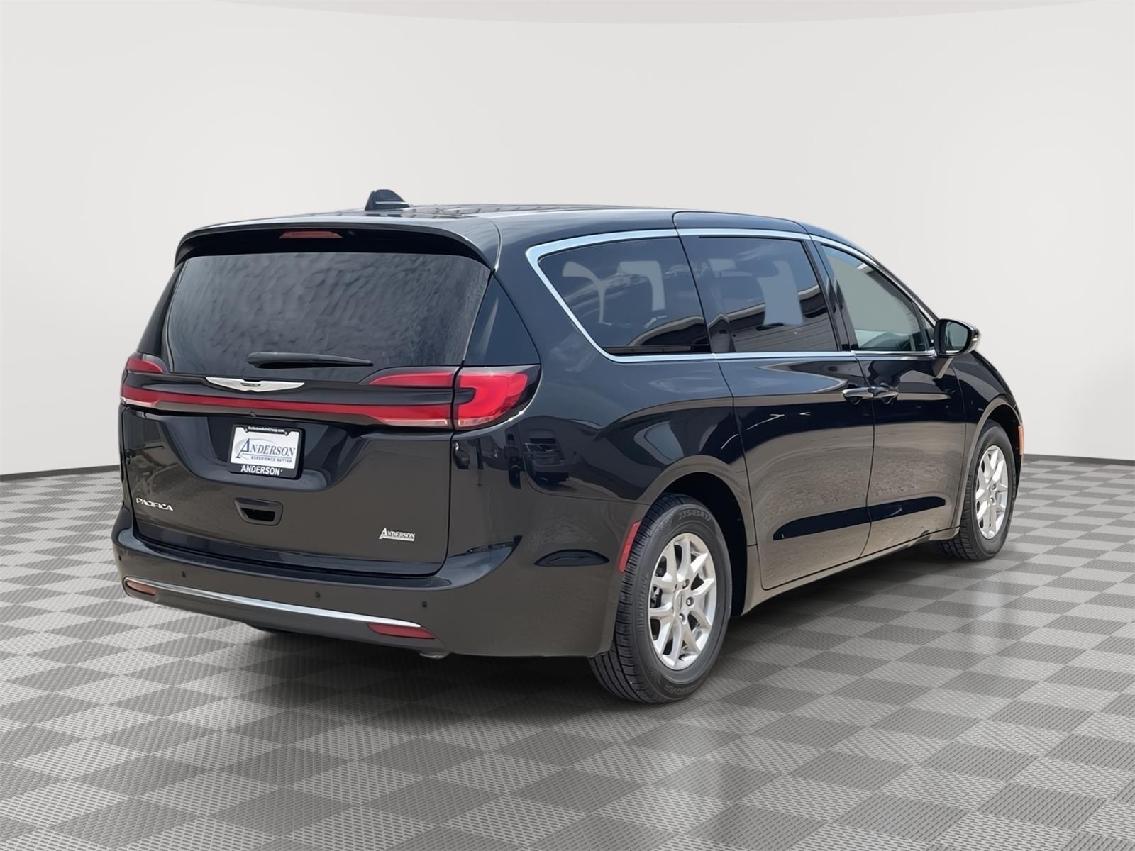Vehicle photo 6