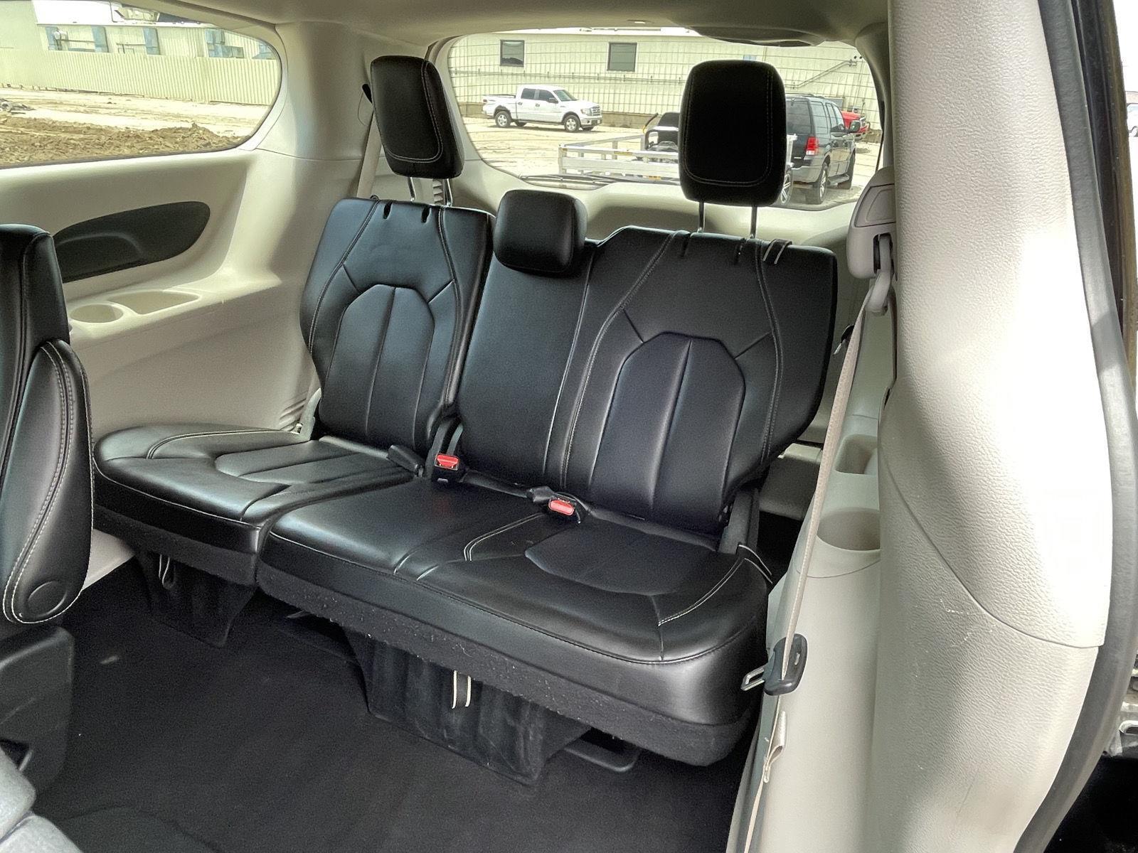 Vehicle photo 18