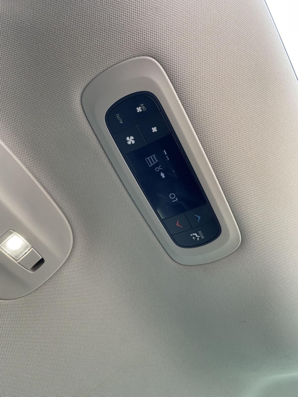 Vehicle photo 19