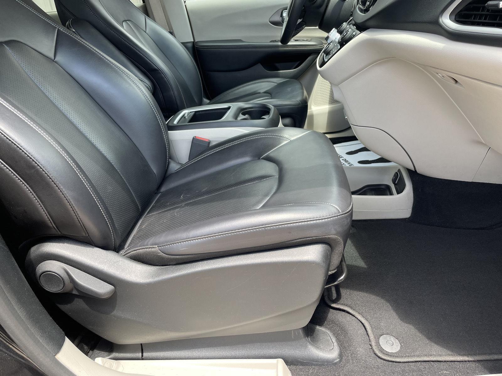 Vehicle photo 23