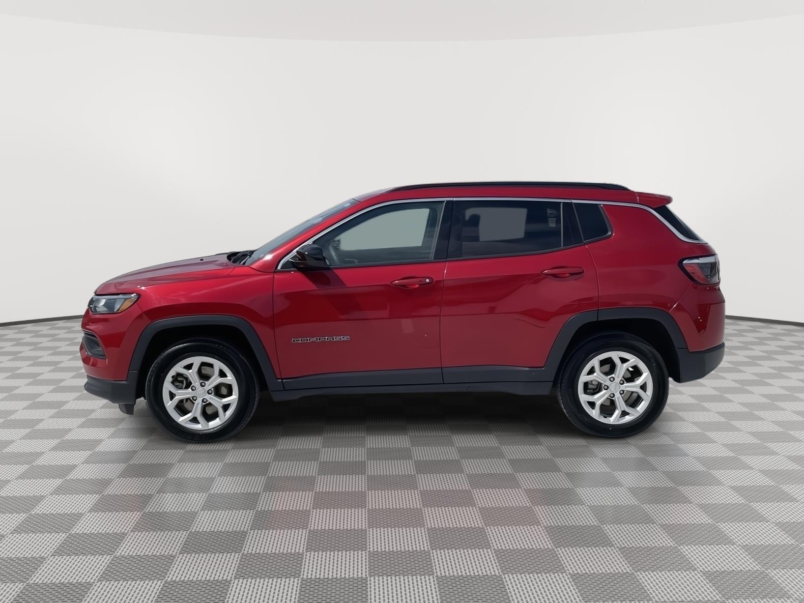 Vehicle photo 2