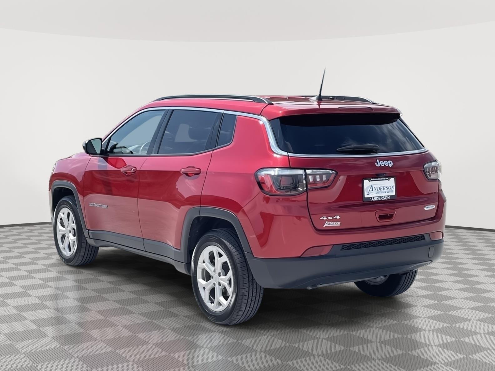 Vehicle photo 4