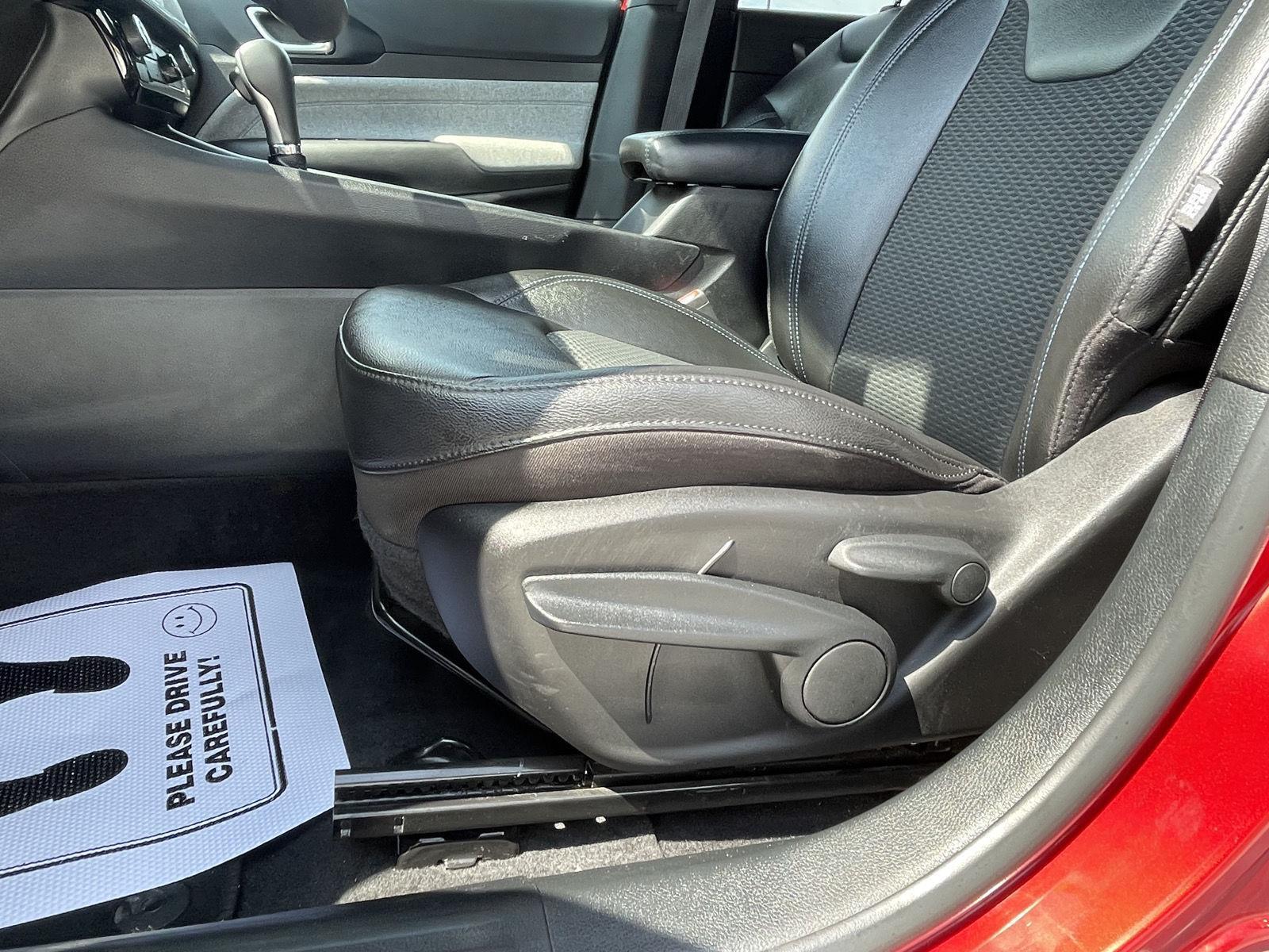 Vehicle photo 17