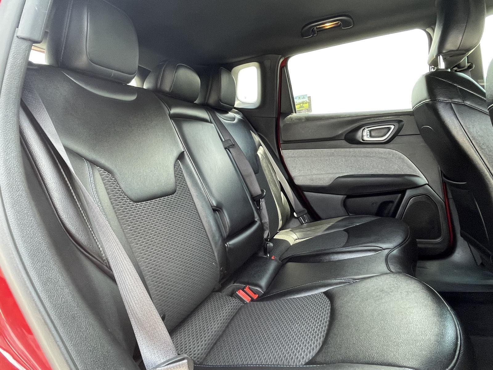 Vehicle photo 19
