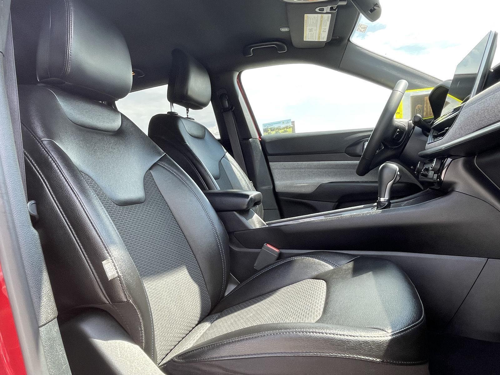 Vehicle photo 21