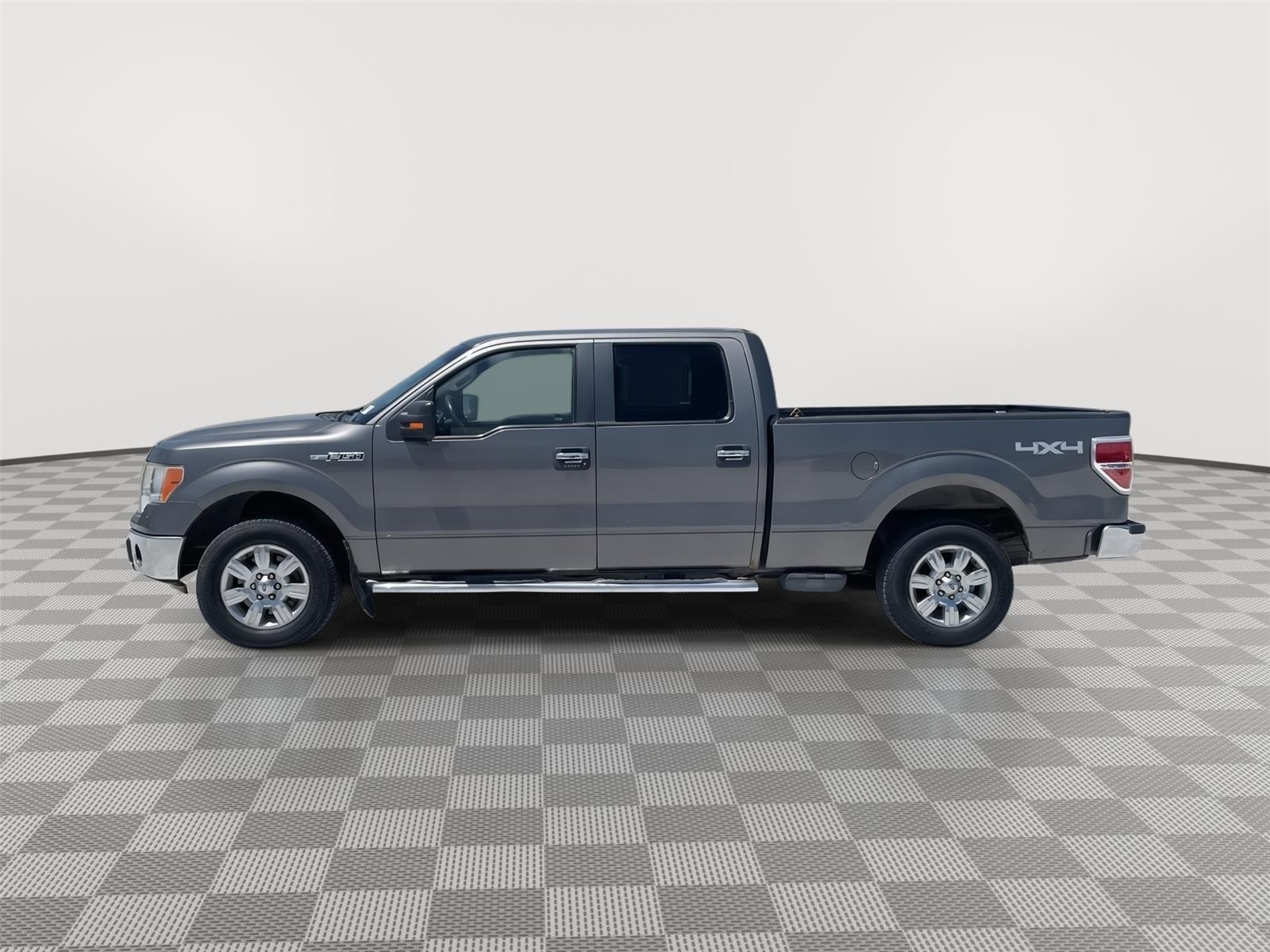 Vehicle photo 2