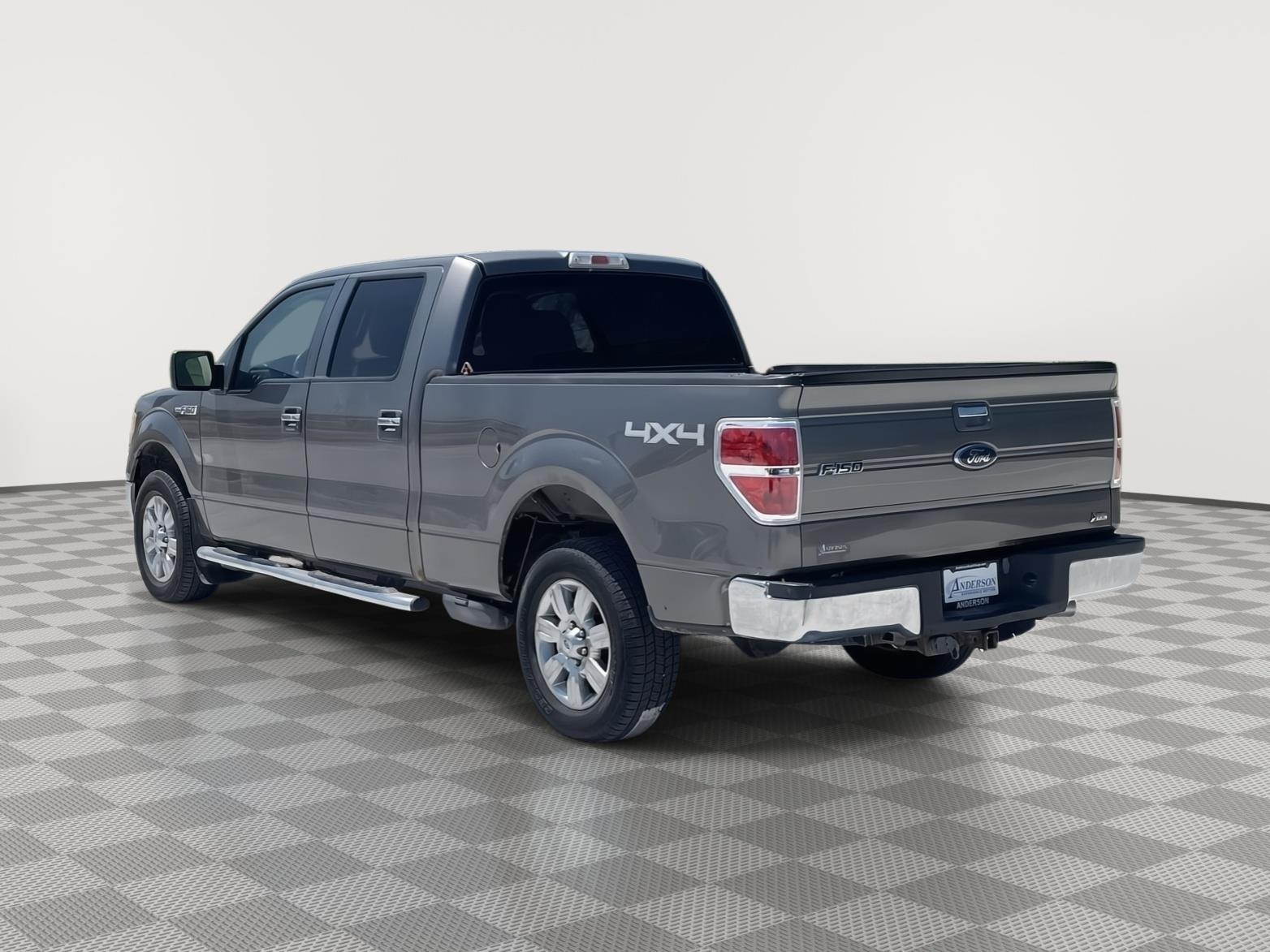 Vehicle photo 4