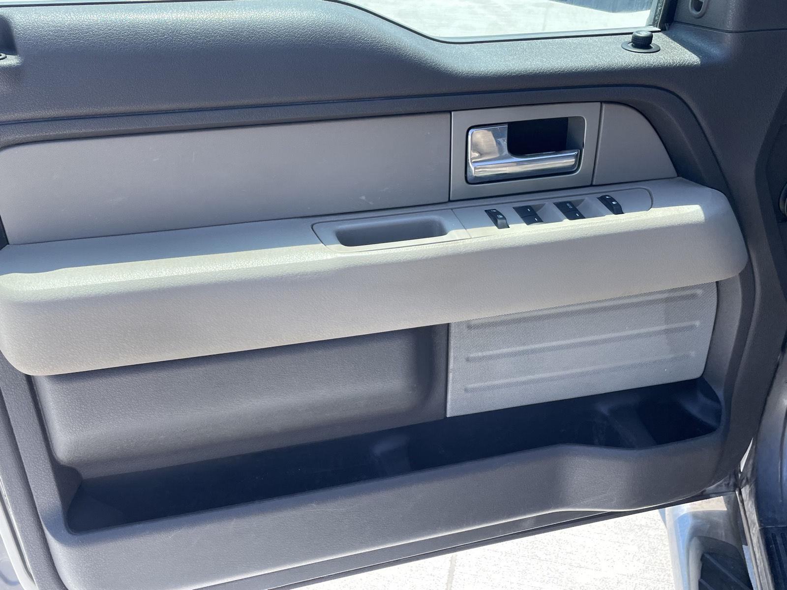 Vehicle photo 12