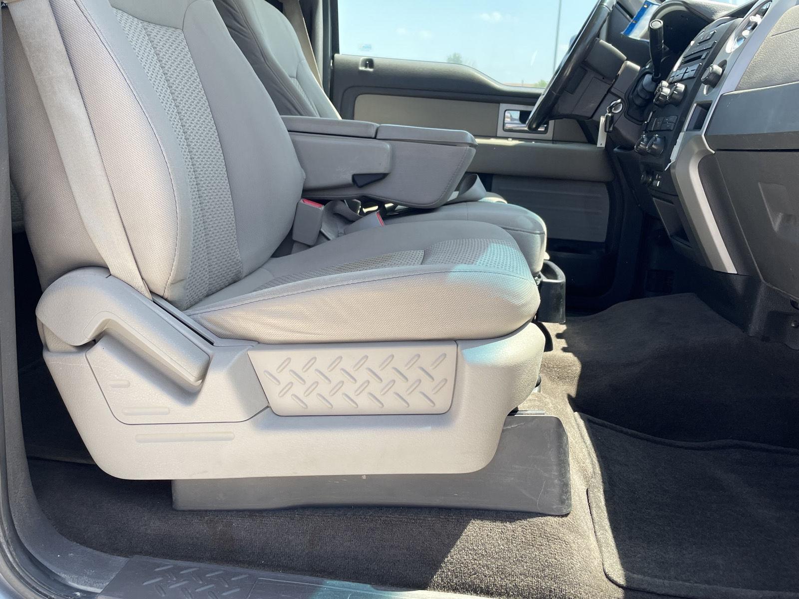 Vehicle photo 19